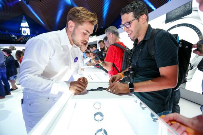 Event attendees get hands-on with the Gear S3 in the Experience Zone.