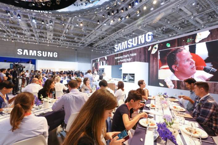 Samsung’s “Chef’s Table with Family Hub” welcomed approximately 70 lucky guests for a delicious lunchtime show.