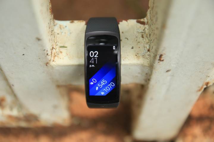 gear-fit-2-review-watch-face-9