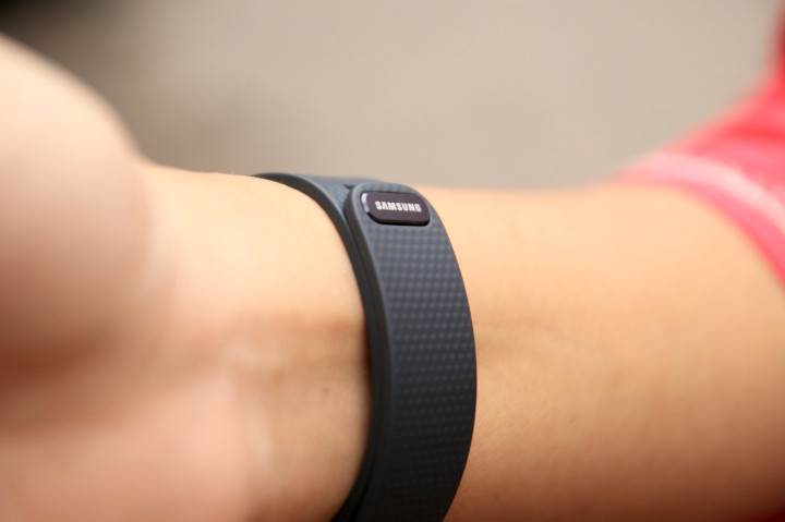 Samsung-Gear-Fit-2-Product-Image-09