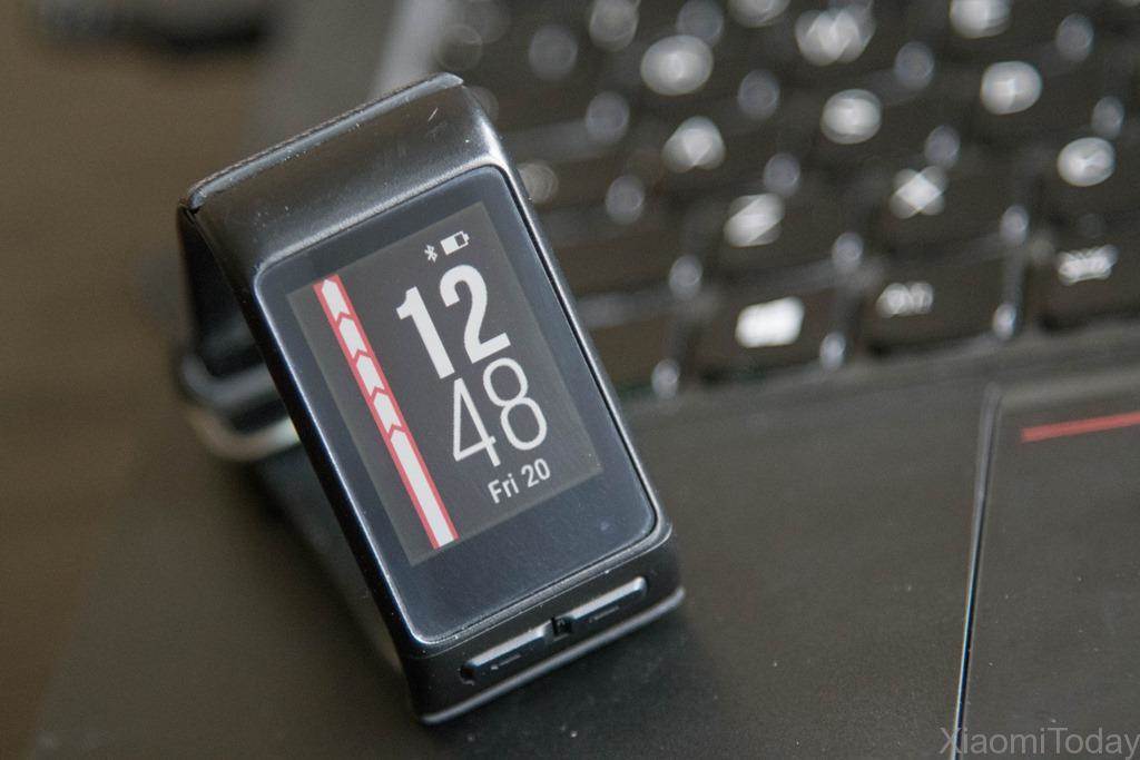 Garmin Vivoactive HR Smartwatch Display