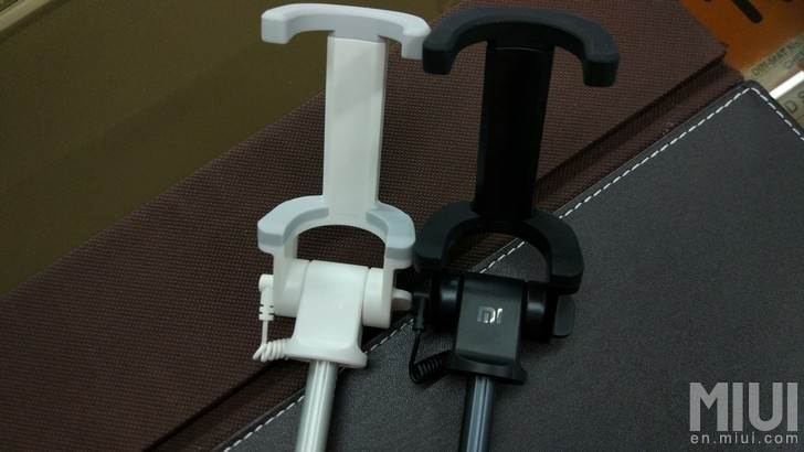 Xiaomi Mi Selfie Stick Wired Edition Device Holder | Close-up View