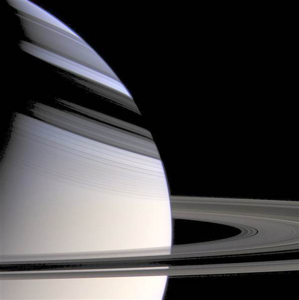 Image: Saturn's rings and shadows