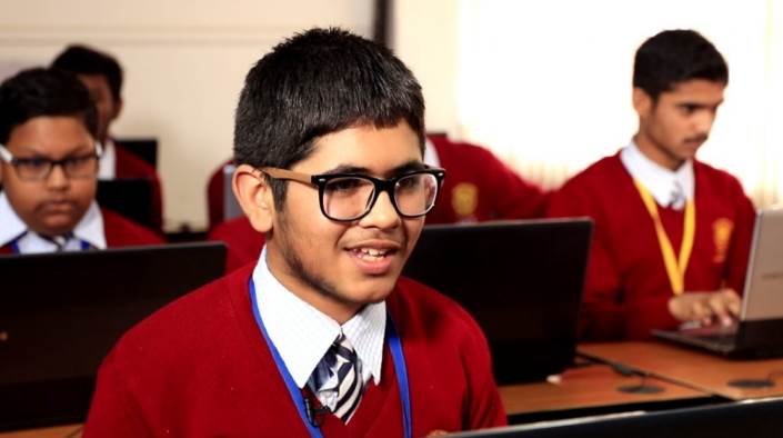 Utkarsh attributes his keen interest in Physics and Astronomy to innovative courseware in Samsung Smart Class
