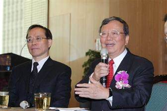 CHT new chairman Cheng Yu (right) and new president Sheih