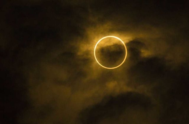 solar eclipse sun ring shadow clods