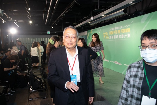 Acers-Stan-Shih-says-Taiwans-vertical-disintegration.jpg Acer's Stan Shih says Taiwan's vertical disintegration...