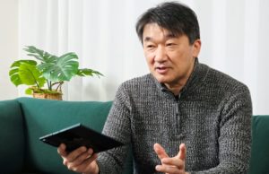 A Journalist With 1,800 Phones on Galaxy Z TriFold – Samsung