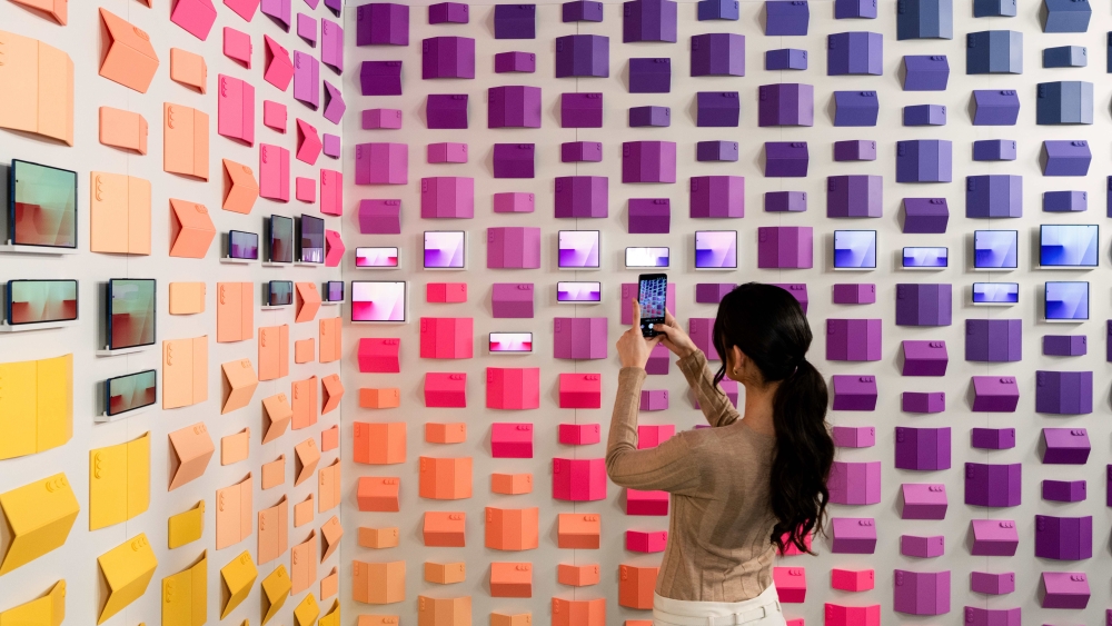 Unfold Your Story zone explores Galaxy’s foldable design across a spectrum of color, form and experience.