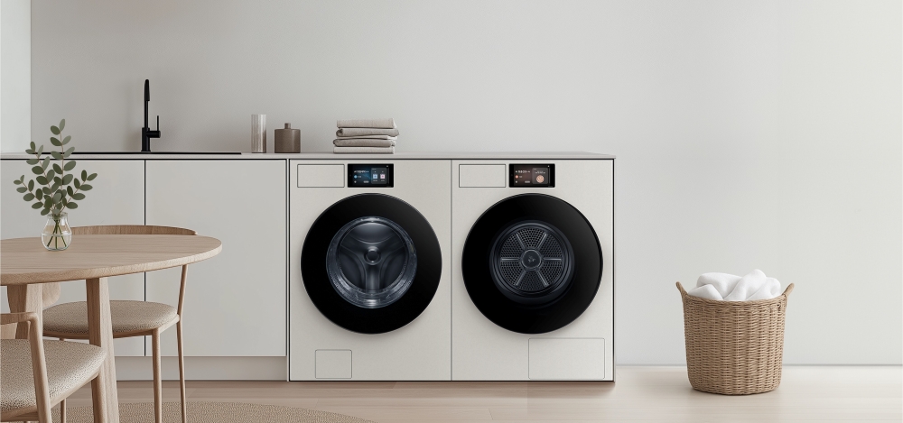 The Bespoke AI Laundry appliances features a uni-body design that fits naturally into any space.