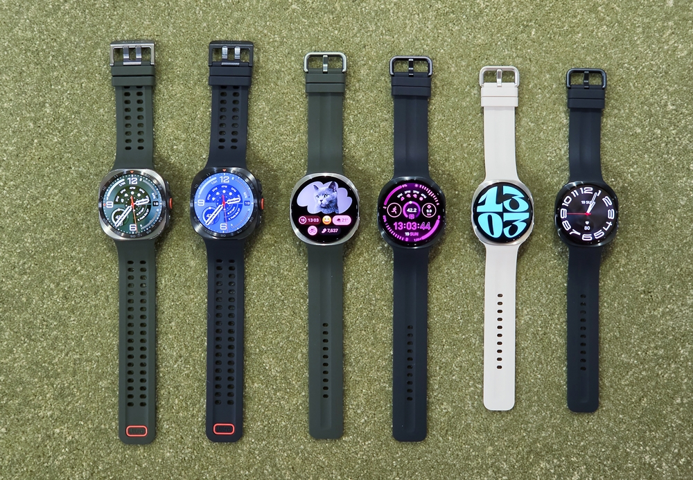 (From left) Galaxy Watch Ultra2 and Galaxy Watch9