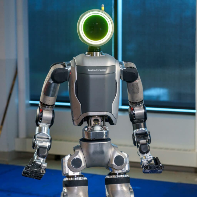 Boston-Dynamics’-Atlas-Robot-Can-Change-Its-Own-Battery-in.png Boston Dynamics’ Atlas Robot Can Change Its Own Battery in U...